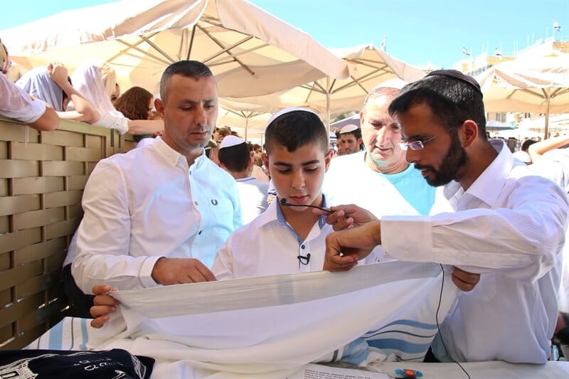 הנחת תפילין בכותל