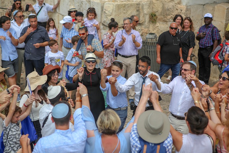 חגיגת בר מצוה בכותל דרומי
