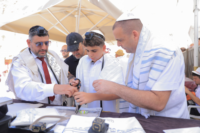 תמיר לוי הנחת תפילין